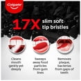 thumbnail image 3 of Cepillo dental Colgate Slim Soft Charcoal, paquete de 4 unidades, 3 of 7