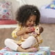 Baby Alive Lil' Sips Poupée aux Cheveux Bruns pour Bébé Qui Boit et Mouille, avec Couche et Bouteille, pour les Enfants de 3 Ans et Plus – image 5 sur 5