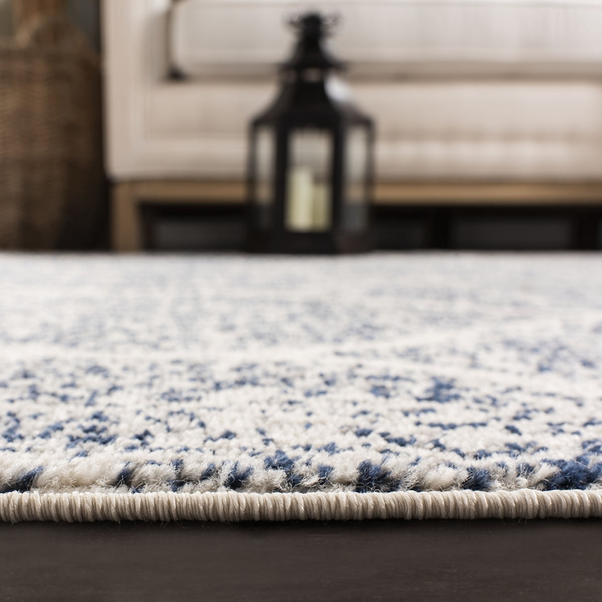 SAFAVIEH Madison Leighton Geometric Area Rug, Cream/Royal Blue, 4' x 4' Round