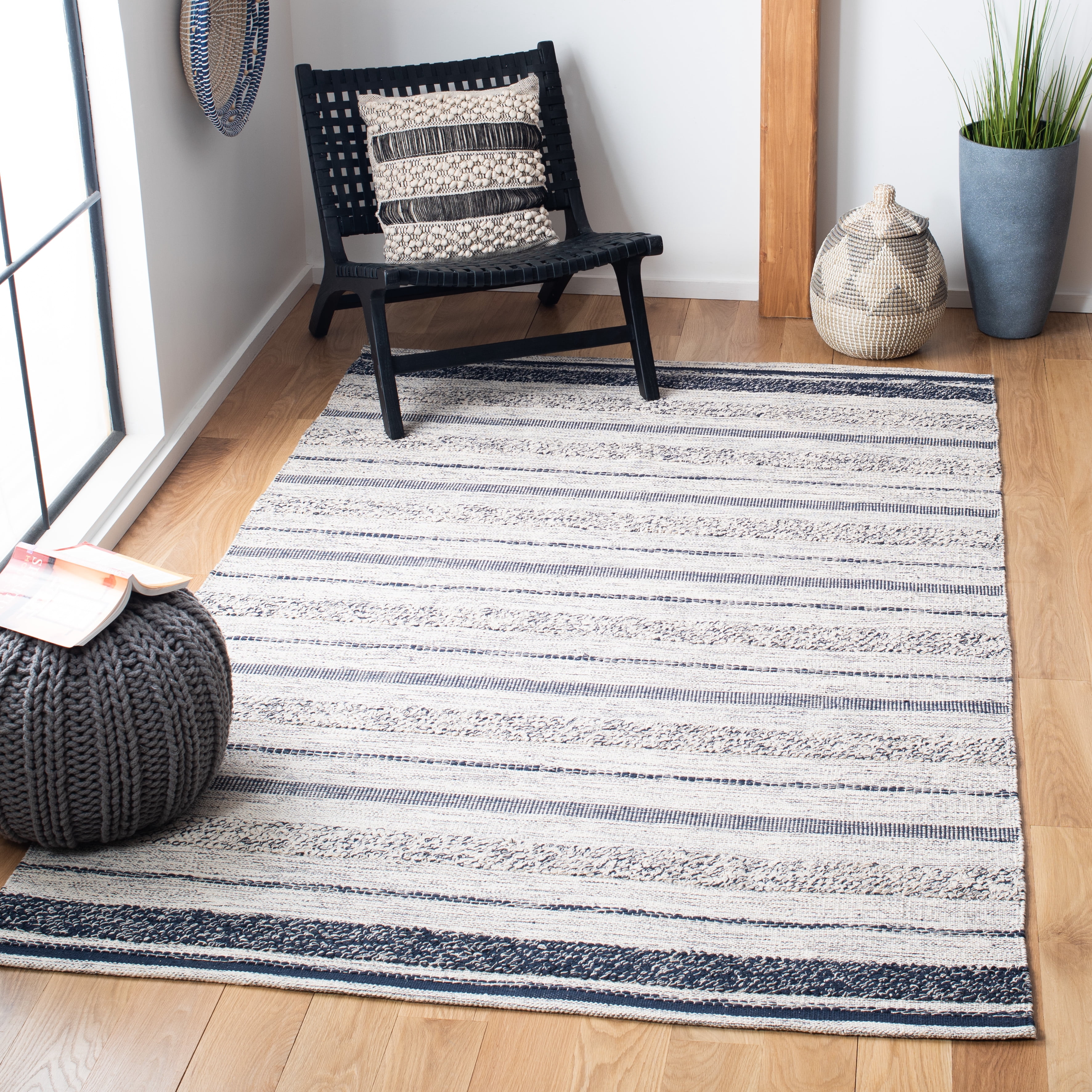 SAFAVIEH Striped Kilim Rada Striped Cotton Area Rug, Ivory/Navy, 6' x 9'