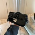 thumbnail image 3 of Bolso Mano Axila Que Combina Con para Mujer Cuero PU, 3 of 9