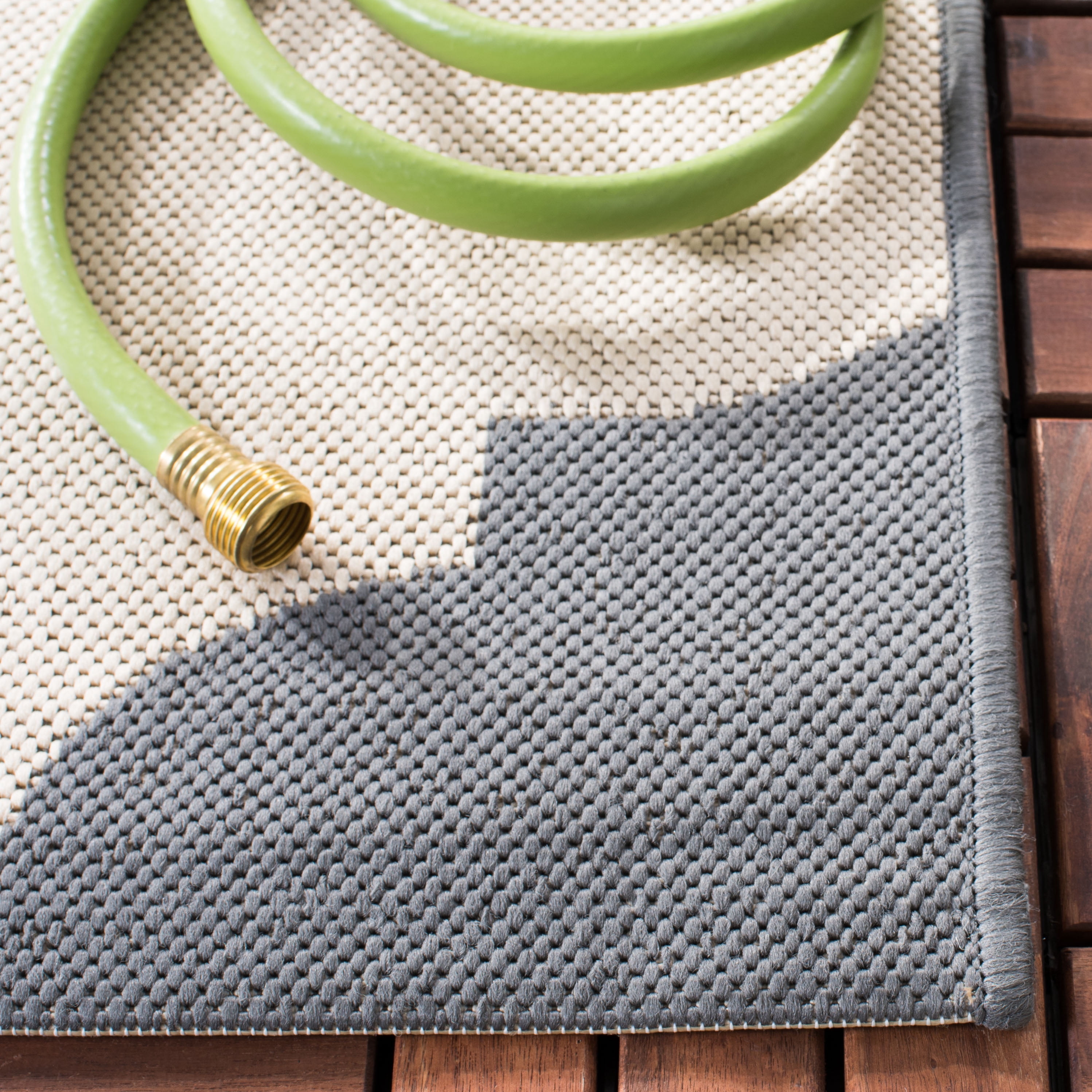Safavieh Courtyard Elwyn Geometric Indoor/Outdoor Area Rug, Beige/Anthracite, 2'7" x 5'