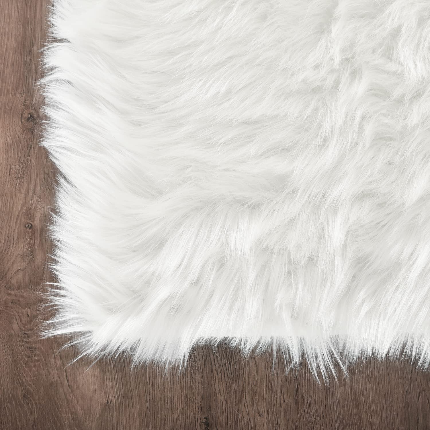 Latepis Sheepskin Rug 4x6, Faux Fur Sheepskin Rug for Living Room, Fluffy Washable Rug for Bedroom, Nursery Room, Luxury Room Decor, White Fur Rug, Rectangle