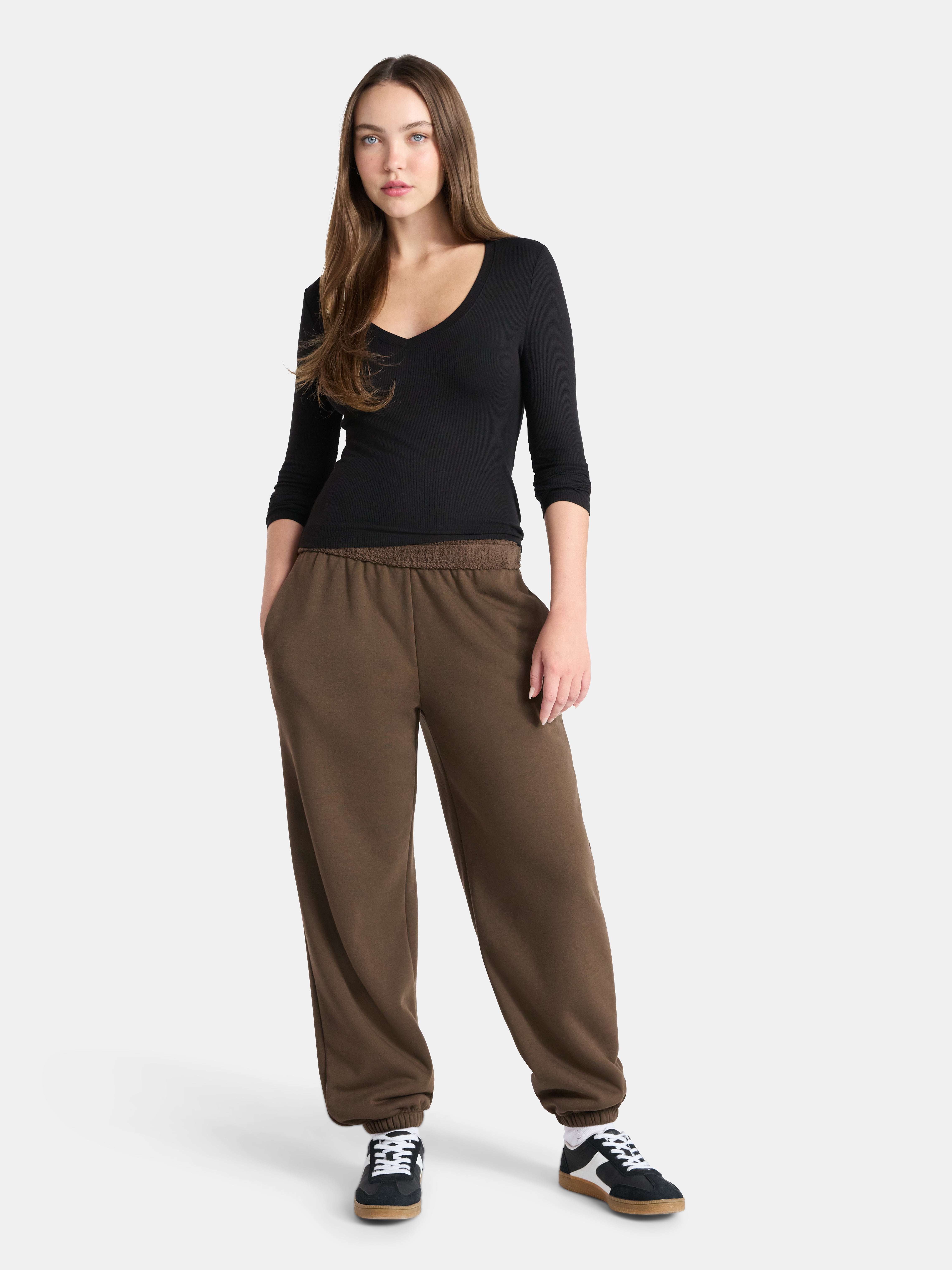 No Boundaries V-Neck Ribbed Top with Long Sleeves, Women’s