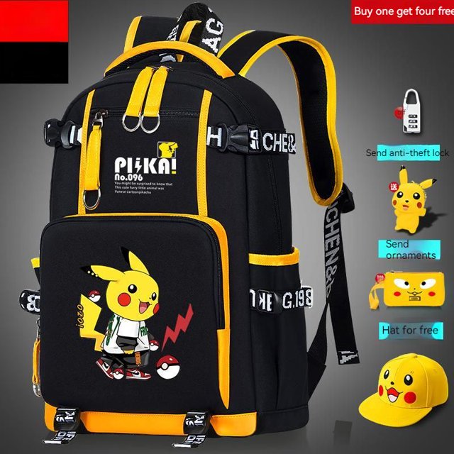 mochila de pokemon pikachu con estampado de dibujos animados de anime. Mochila escolar negra con ribetes amarillos y gran estampado frontal de Pikachu con Poké Ball; vista 3/4 frontal que muestra dos compartimentos con cremalleras amarillas, tirantes acolchados ajustables y asa superior. Bolsillo frontal con ribete amarillo, bolsillos laterales elásticos y correas de compresión. Impreso 'PIKAKI No.096' en la parte superior. Forro con bolsillo interior con cremallera, bolsa para teléfono, bolsa de identificación, bolsillo tipo sándwich y bolsillo para computadora. Capacidad 36-55L; apta para estudiantes de primaria y secundaria y para viaje. También usada como accesorio de cosplay o para guardar estuche de lápices.