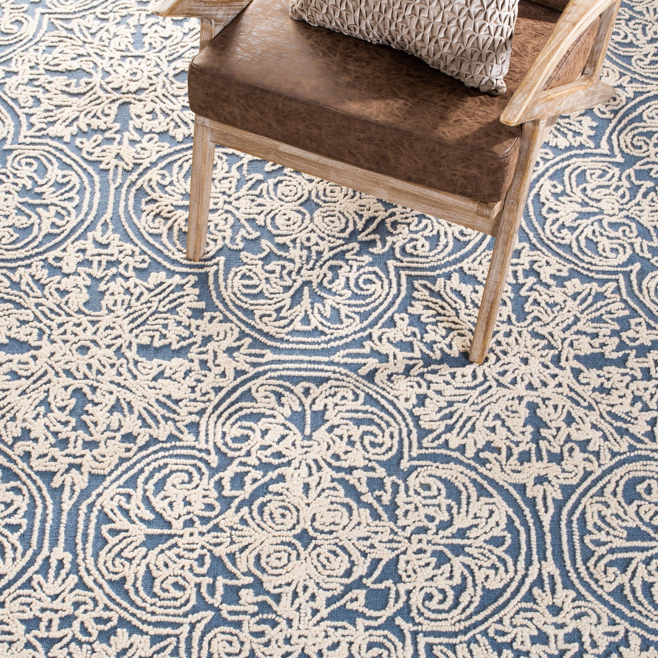 SAFAVIEH Trace Burton Geometric Wool Runner Rug, Blue/Ivory, 2'3" x 8'