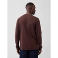 thumbnail image 2 of Camiseta GAP para hombre de manga larga, suave, marrón oscuro, talla XL, 2 of 4