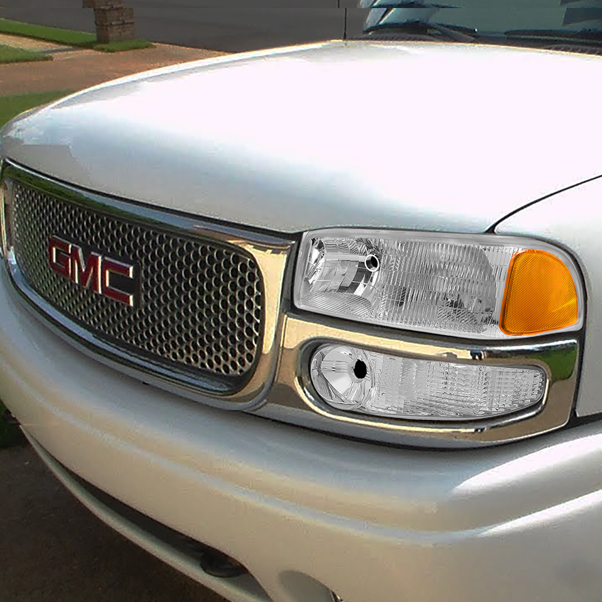 Superbautoparts Right Passenger Side Headlight For 99-06 GMC Sierra, 2000-2006 Yukon Denali