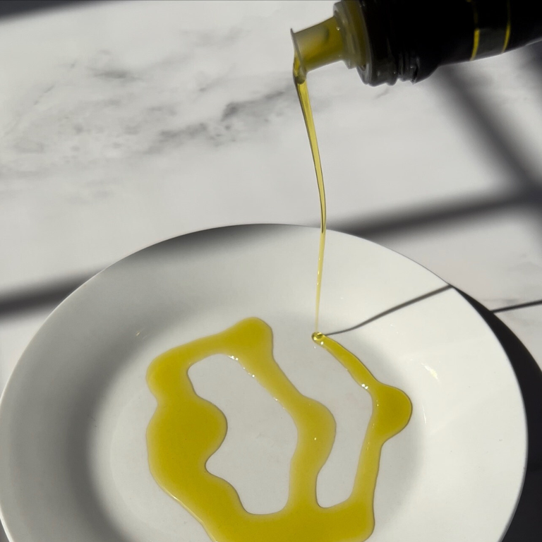 Ayvaco Extra Virgin Olive Oil - Cold Pressed, Single Origin Ayvalik EVOO, 25.4 Fl Oz, Organic, Family Owned From Turkey