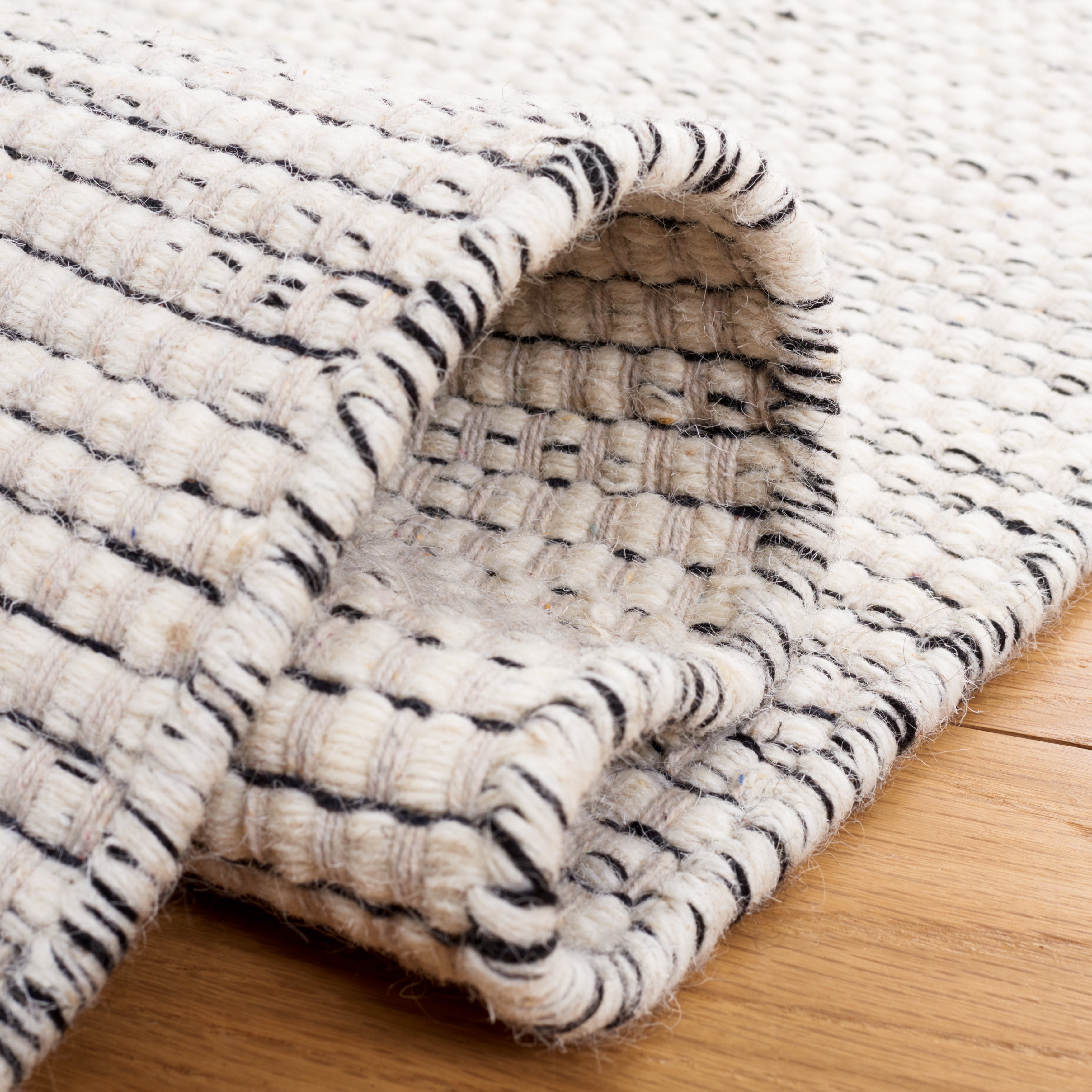 SAFAVIEH Vermont Zarif Distressed Dotted Area Rug, Ivory/Black, 9' x 12'