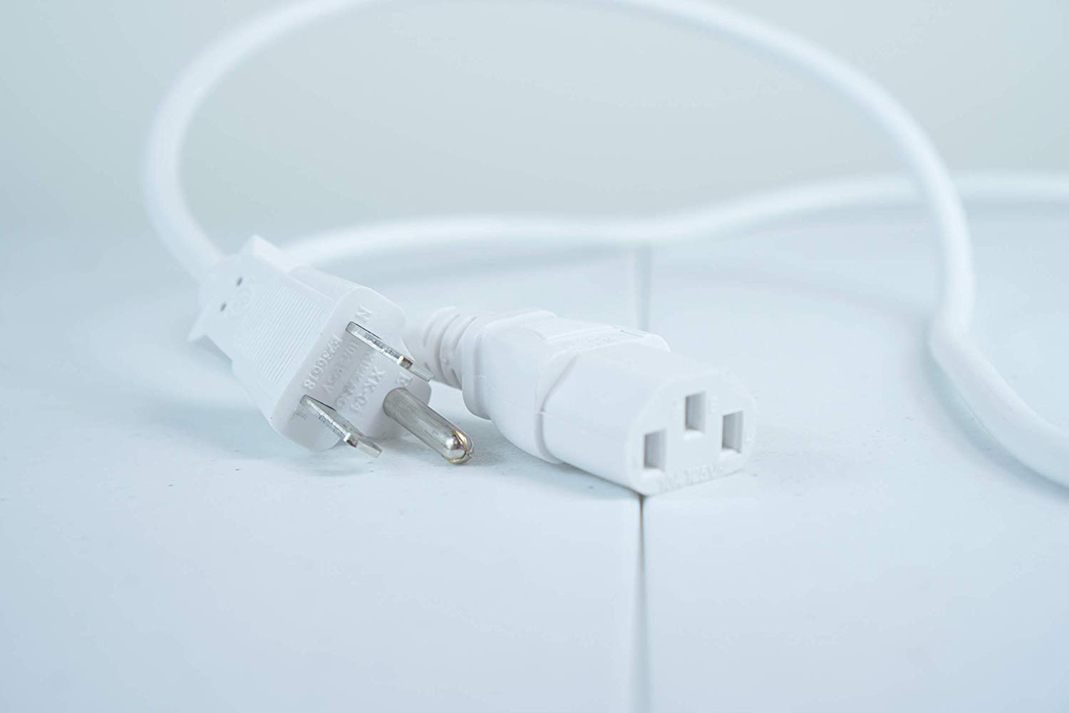 OMNIHIL (15FT-WHT) AC Power Cord for Crown XTi4002 DriveCore Two Channel 1200W At 4 ohms Power Amplifier - image 4 of 6