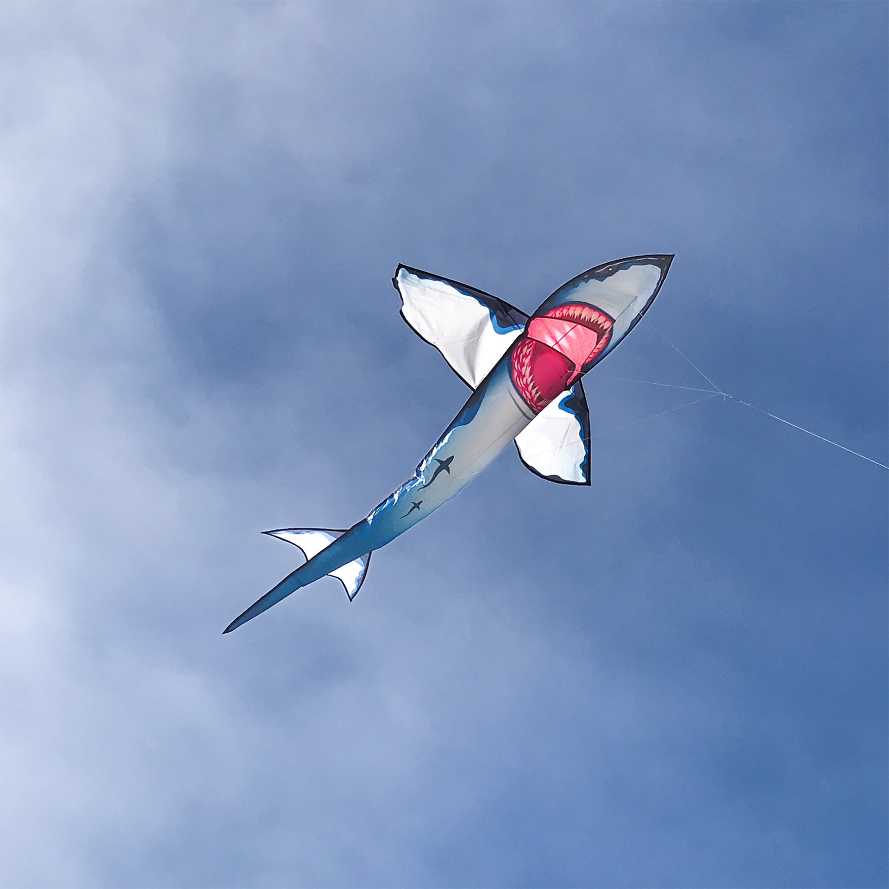 In the Breeze 3243 — 7.5 Foot 3D Great White Shark Kite — Single Line — RipStop Fabric — Includes Kite Line and Bag