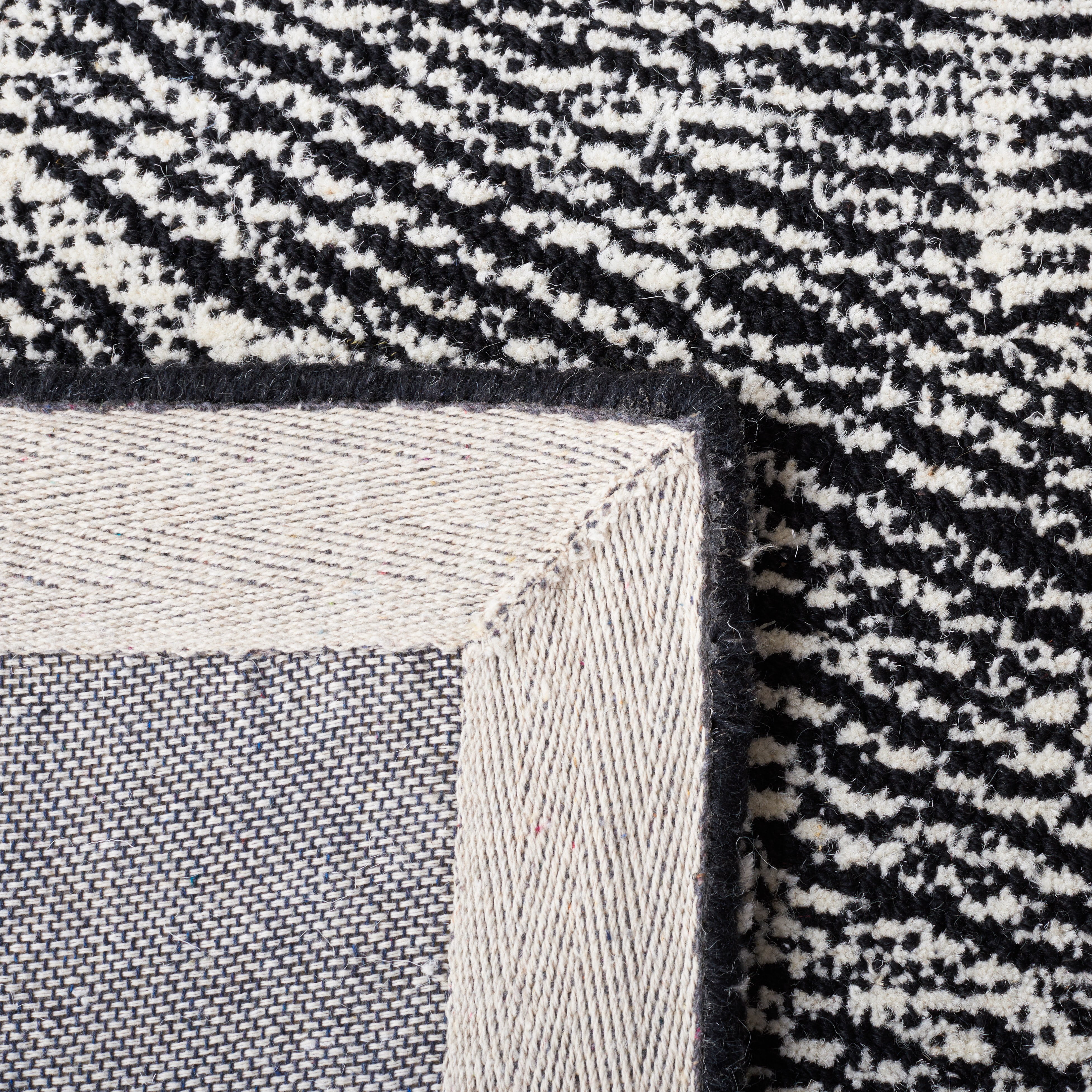Safavieh Metro Patricia Distressed Area Rug, Black/Ivory, 6' x 6' Square