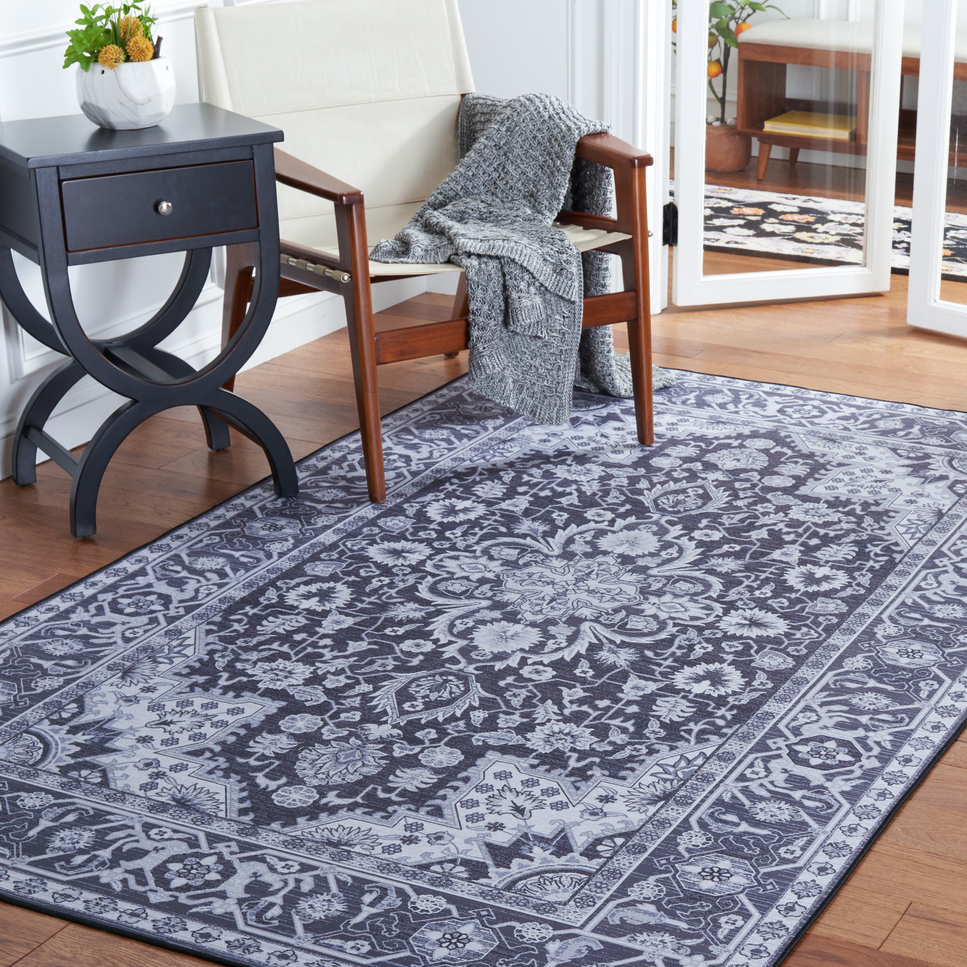 SAFAVIEH Tucson Brooke Traditional Machine Washable Area Rug, 4' x 6', Black/Beige