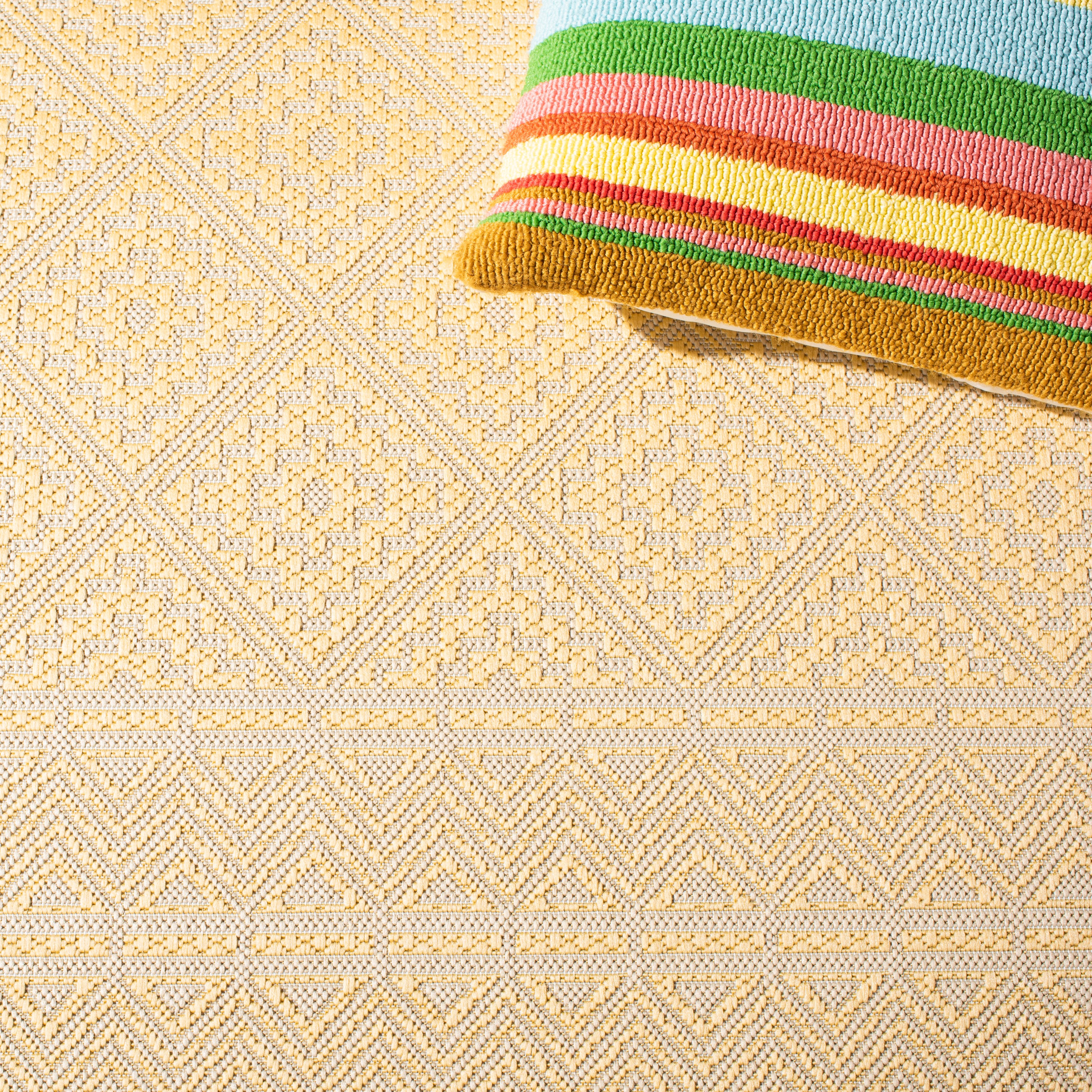 Safavieh Courtyard Asa Geometric Indoor/Outdoor Area Rug, Beige/Gold, 6'7" x 6'7" Round
