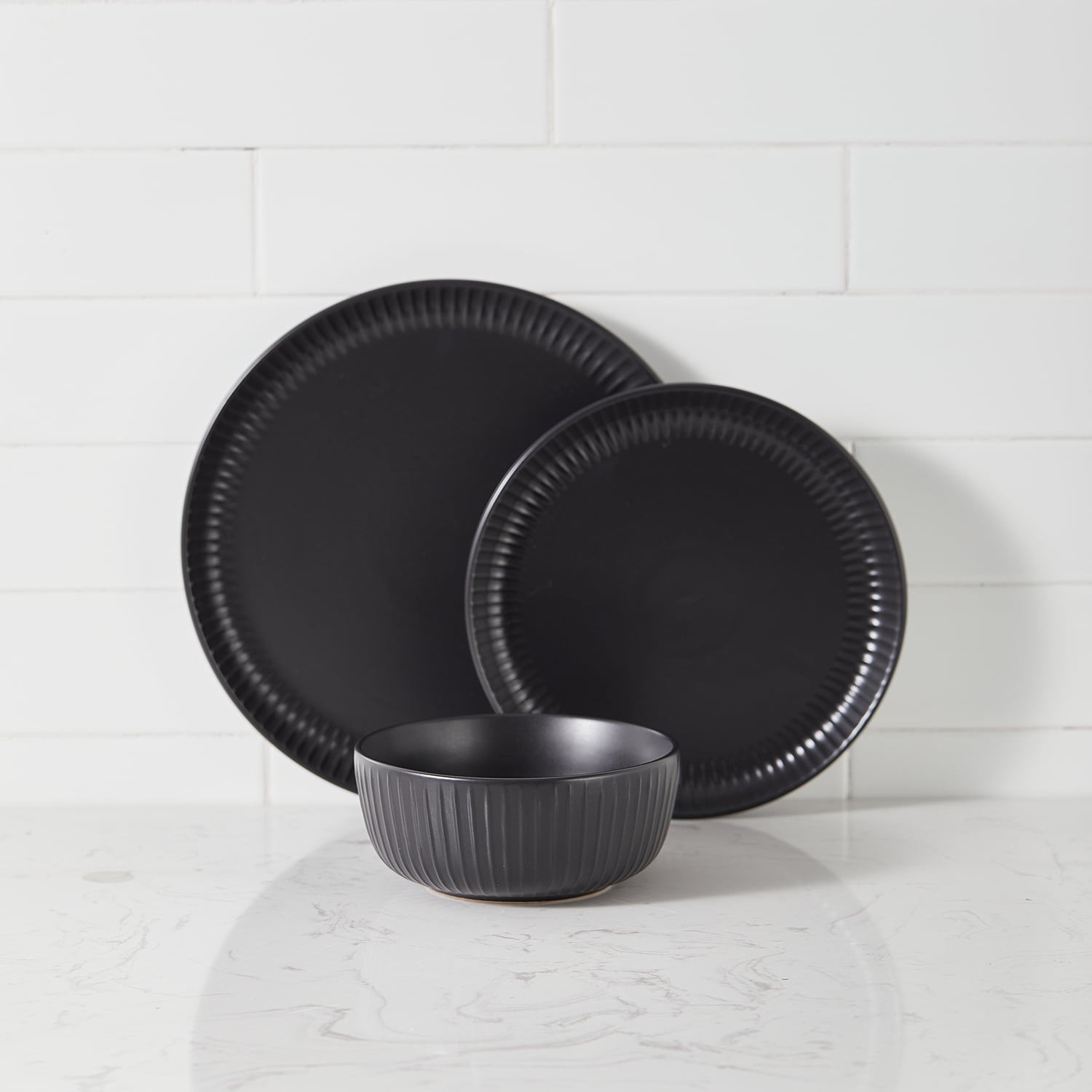 Divitis Home Fusion Porcelain Dinnerware Set 12 Piece, Black round Pla –  SHANULKA Home Decor