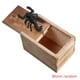 thumbnail image 1 of Caja de broma sorpresa de madera, caja de regalo de dinero de Halloween, broma de Navidad, juguete falso de goma para saltar, insecto al azar Inevent FN2300-01, 1 of 7