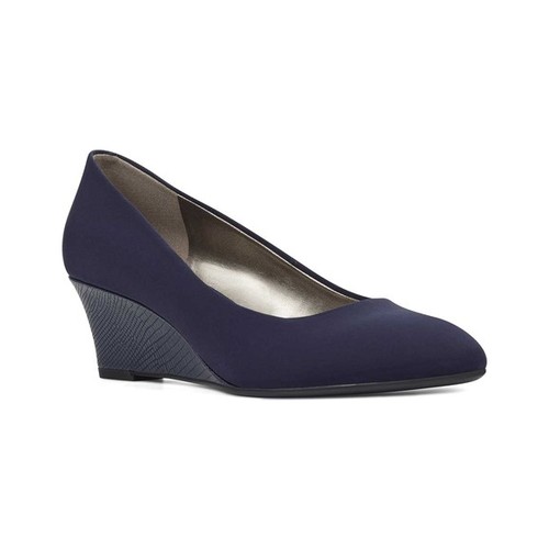 bandolino wedge pump