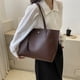 thumbnail image 4 of Bolso de mano para mujer, Bolso de hombro de cuero PU, Bolso de mano elegante, Bolso grandes (marrón), 4 of 7