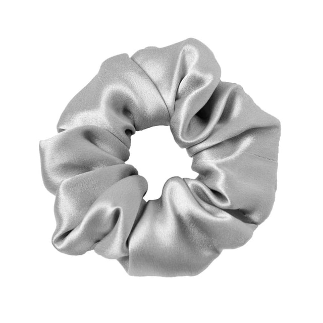 Scrunchies en Soie pour Cheveux, Attaches Élastiques pour Queue de Cheval par Biinggo, Fabriqué en charmeuse de Soie Argentée Douce avec une Finition Lustrée. Cet Accessoire pour Cheveux Minimise les Casses et les Accrocs, s'Étire jusqu'à 4-8 Pouces de Large Lorsqu'il Est Étiré. Parfait pour le Port Quotidien, le Coiffage Ou la Conservation des Coiffures du Jour au Soir. Élastique Doux Assure une Tenue Sécuritaire.