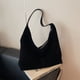 thumbnail image 3 of Bolso informal de piel suave de gran capacidad para mujer, nuevo bolso de hombro de ante, bolso de mano de moda, bolso tipo cubo combinable a la moda 2025, 3 of 5