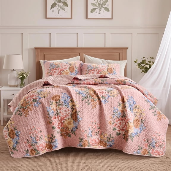 Regency Heights Quilt Set Full/Queen Size, Blush Floral Bedspread, Reversible Coverlet Set, 3-Piece Quilted Bedding Set with Shams for All Season