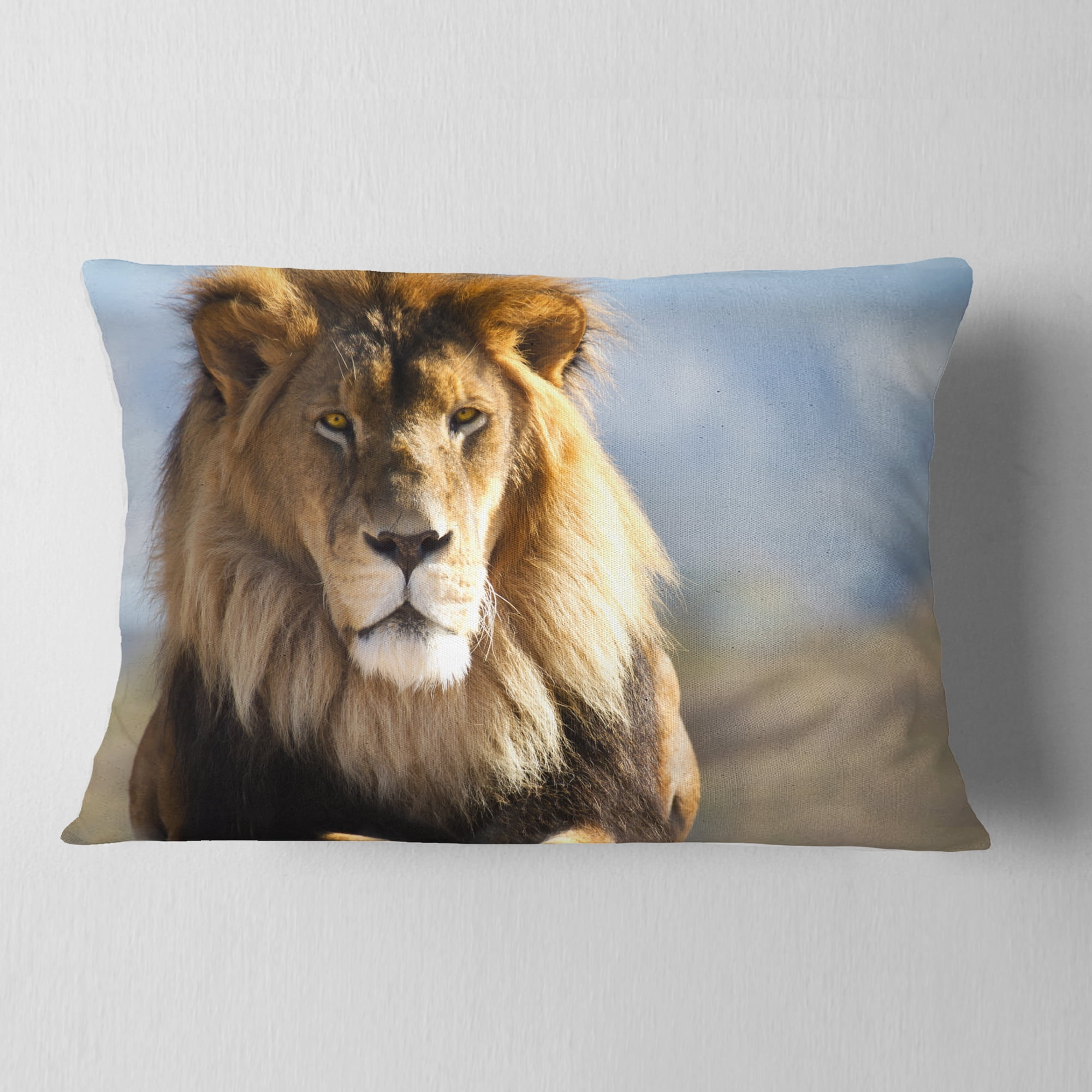 Designart Fierce Face of King of the Wild - African Throw Pillow - 12x20