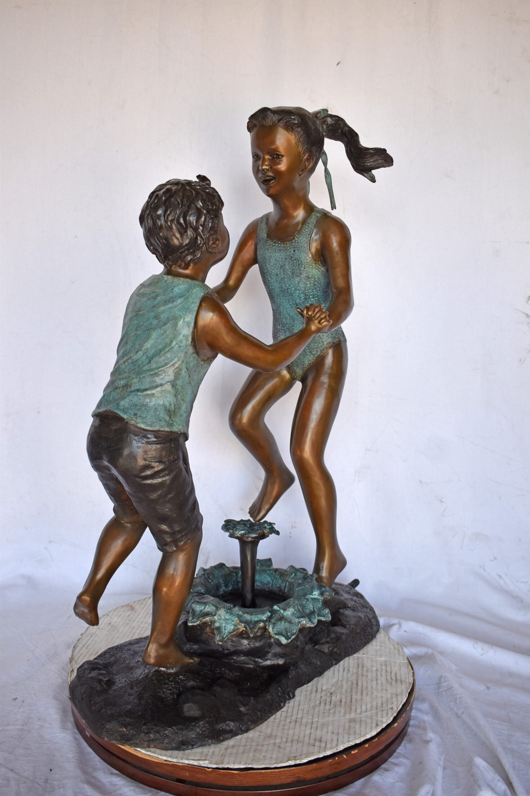 Nifao Outdoor Fountain Statue Bronze Boy and Girl Dancing Garden Patio Water Feature – Outdoor Garden Decor Sculpture, 28"L x 13"W x 38"H