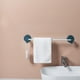 thumbnail image 4 of Perchero para Zapatillas de Baño, Ahorra Espacio de Pared, Instalación Adhesiva Sin Perforaciones, Plástico Duradero, Baño Ordenado y Fácil de Limpiar, Tamaño 46,5 X 7,5 X 4 Cm, 4 of 6
