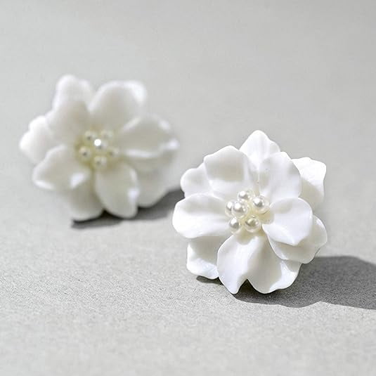 1Pair Flower Earrings, White Earrings, Fashionable Simple Camellia Shape Earring Decorated with Delicate Faux Pearl Makes You Look Elegant and Fascinating