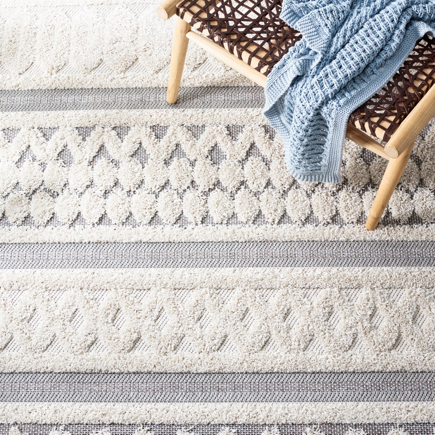 SAFAVIEH Cottage Bosworth Geometric Indoor/Outdoor Area Rug, Ivory/Grey, 4' x 6'