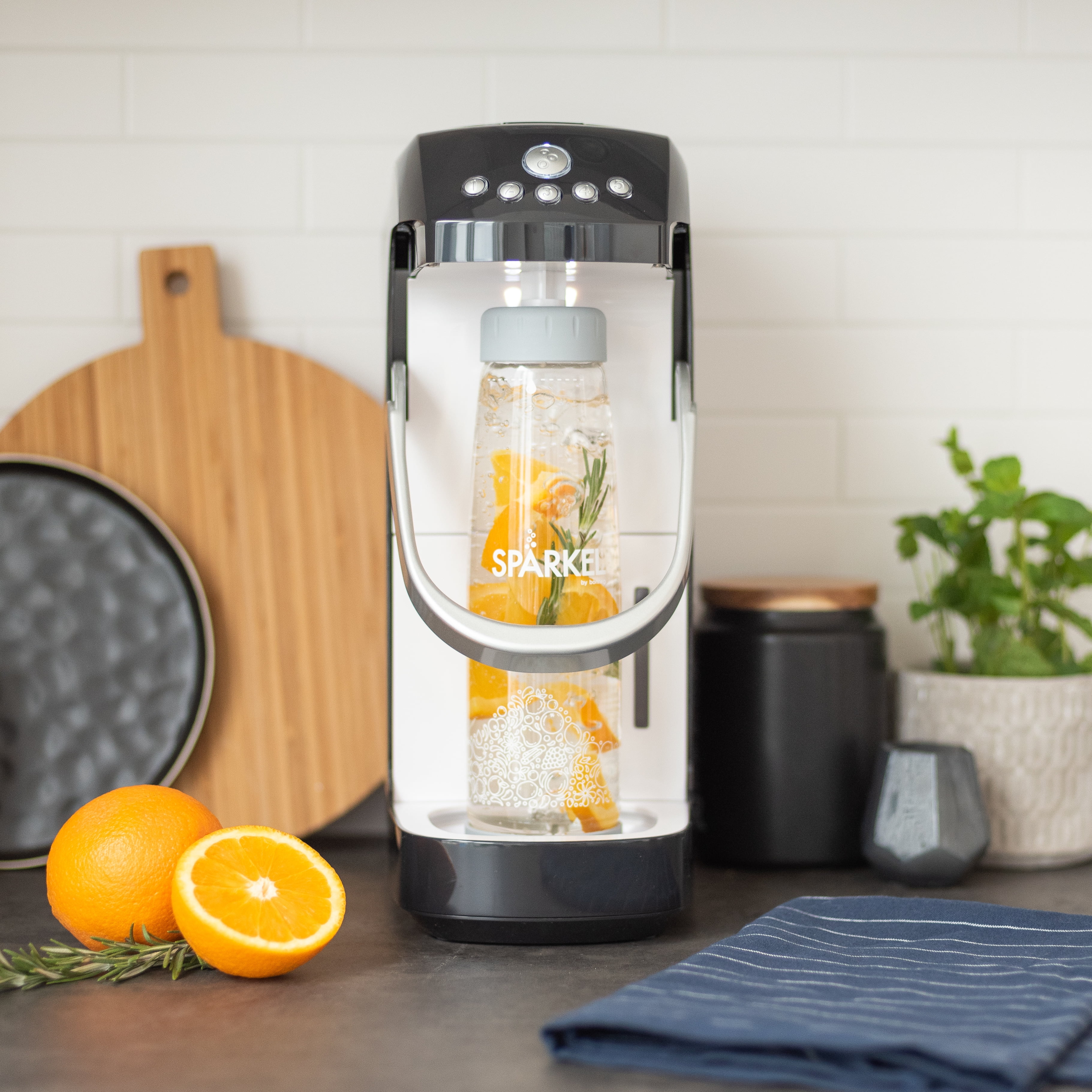 Spärkel Beverage System | NO CO2 CANISTER NEEDED | Natural Ingredient Sparkling Water Maker | Carbonator Water Machine with New No-Leak Seal | Soda Streaming Machine | 5 Carbonation Levels - Black