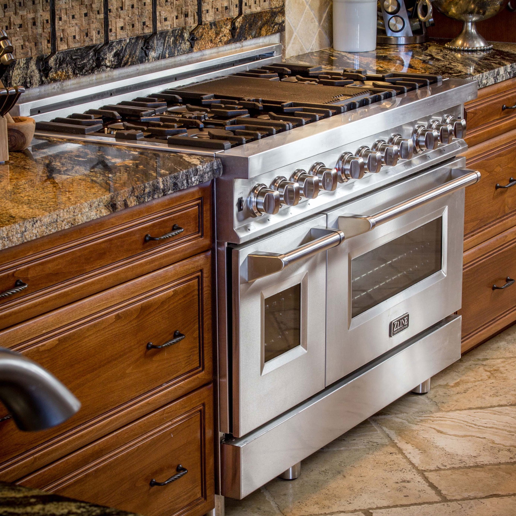 ZLINE 48 in. Professional 6.0 cu. ft. 7 Gas Burner/Electric Oven Range in Stainless Steel (RA48)