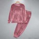 thumbnail image 4 of Conjunto de pijama de terciopelo grueso y cálido para mujer, con cuello redondo, estampado y pantalones de poliéster para invierno., 4 of 9