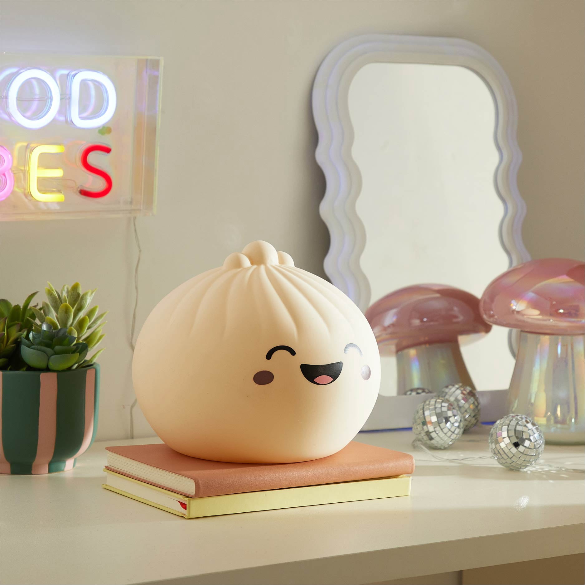 Urban Shop Dumpling Jumbo Squishy Mood Light
