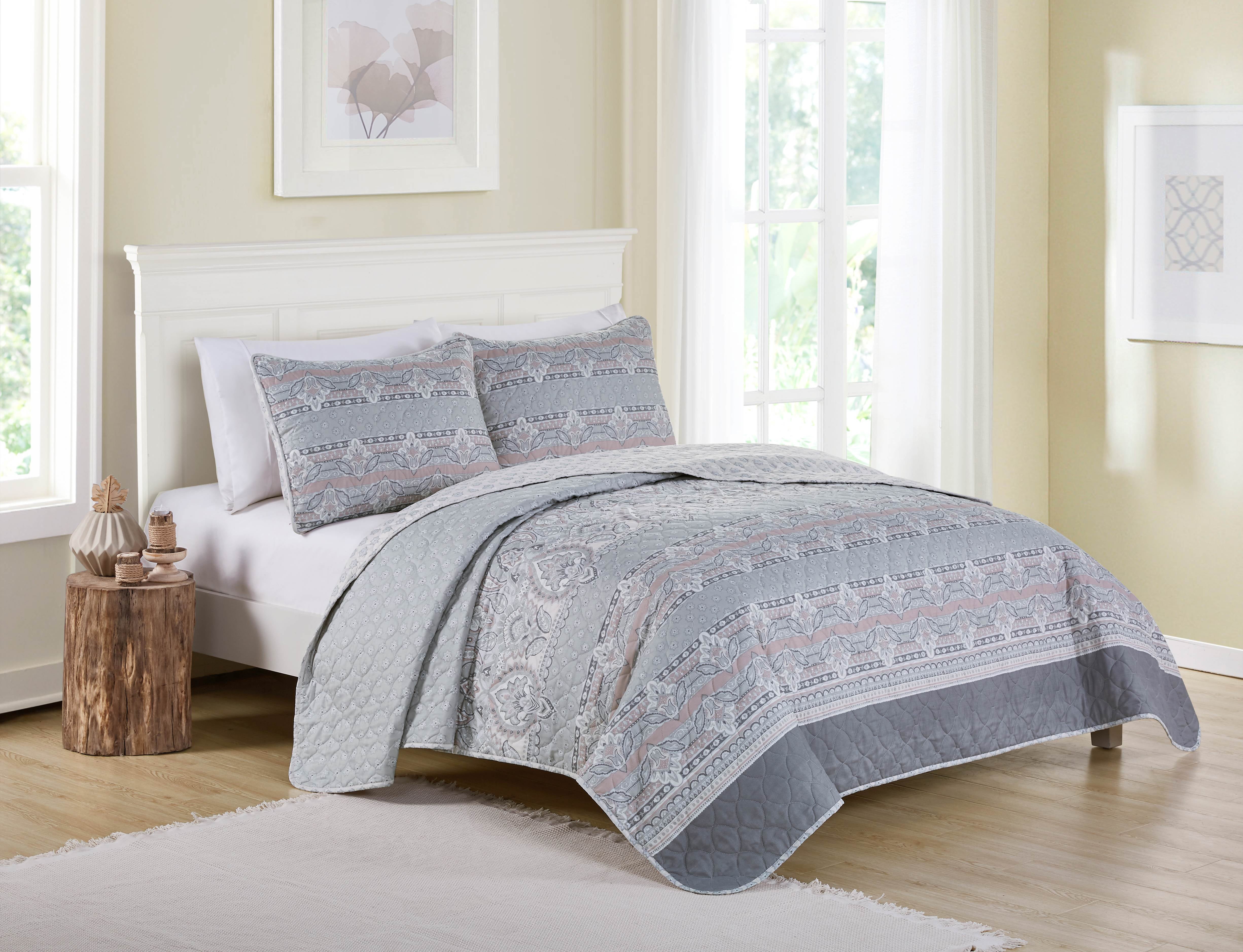 VCNY Home Ice Blue Kagney 3 Piece Bedding Quilt Set, Shams Included