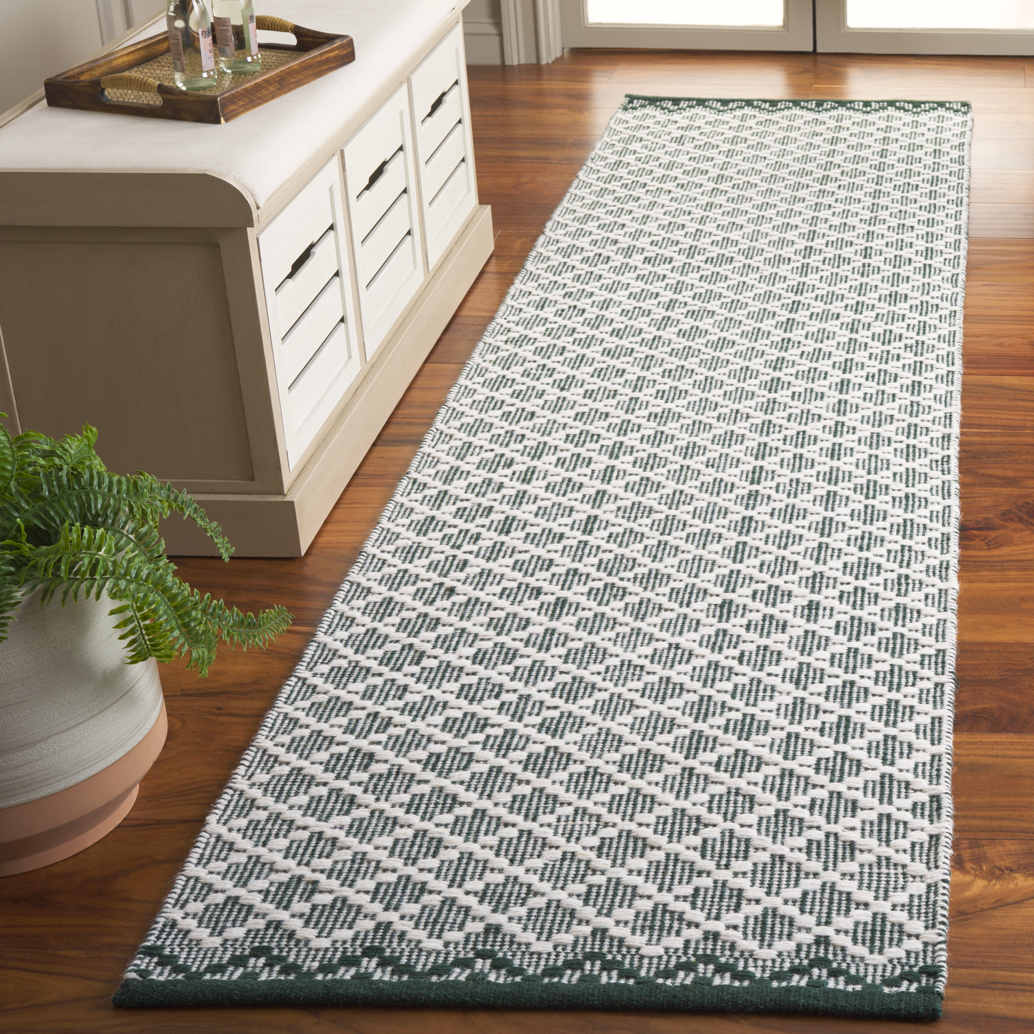 SAFAVIEH Vermont Jilliean Diamond Quatrefoil Runner Rug, Green/Ivory, 2'3" x 9'