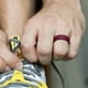 thumbnail image 3 of Juego de anillos de boda de silicona BR con borde de 8 mm - Negro de ROQ para hombres - Anillo de 7 x 11 mm, 3 of 8
