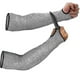 thumbnail image 2 of Mangas resistentes a cortes de 25 cm para seguridad en el trabajo de los brazos en el nivel 5, opción antipinchazos con o sin orificio para el pulgar. 1 par. Con orificio para el pulgar, 2 of 5