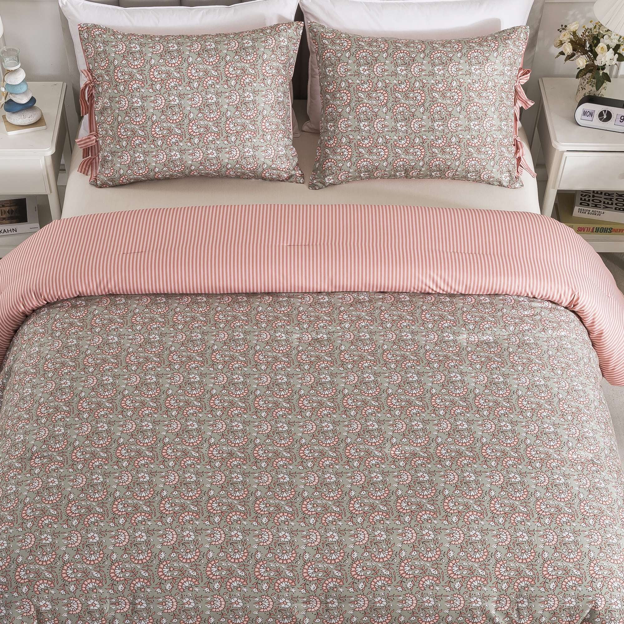 Mainstays Full/Queen Comforter Set, All-Season Reversible, 3-Piece, Green Floral Bowknot
