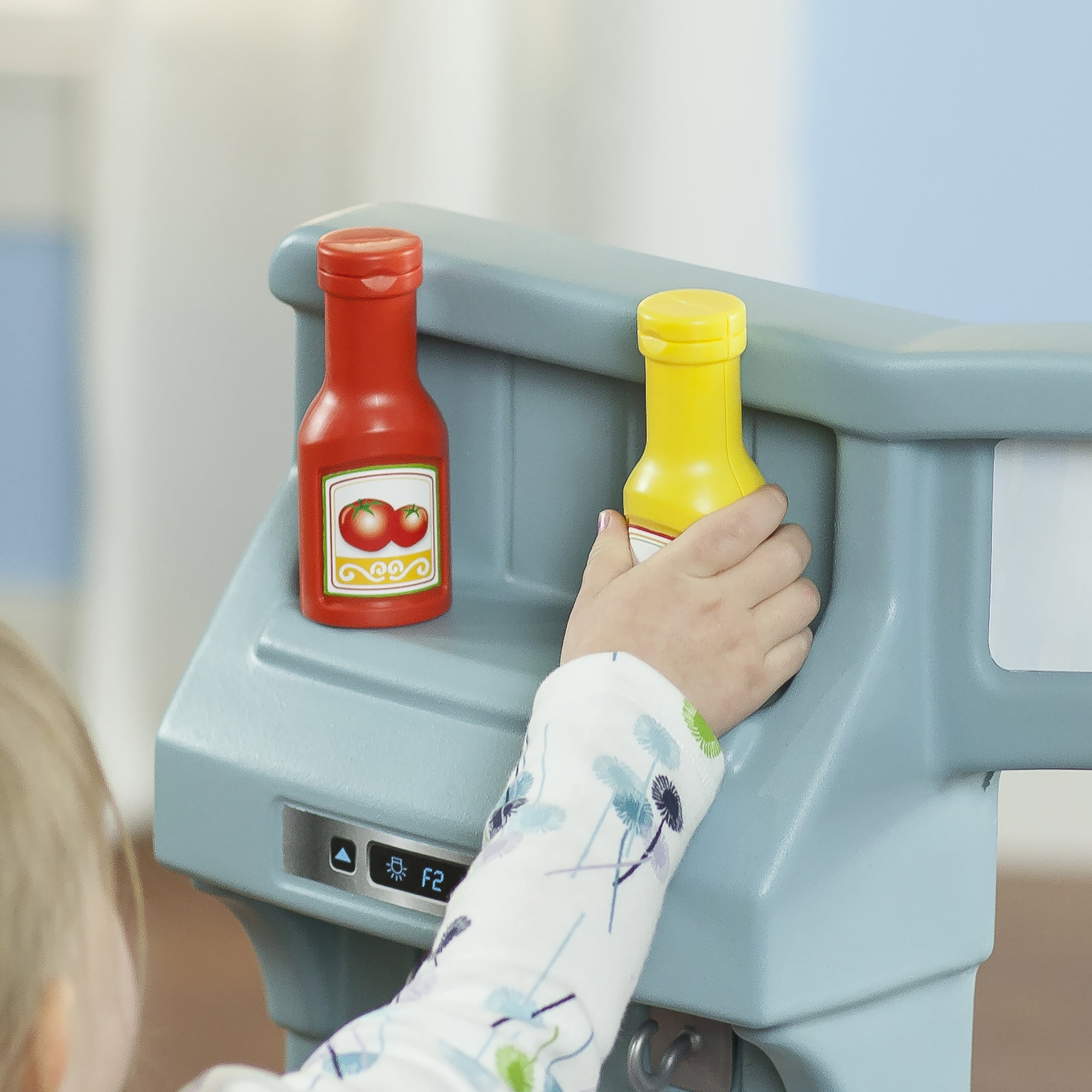 step2 best chef's play kitchen with 25 piece accessory set