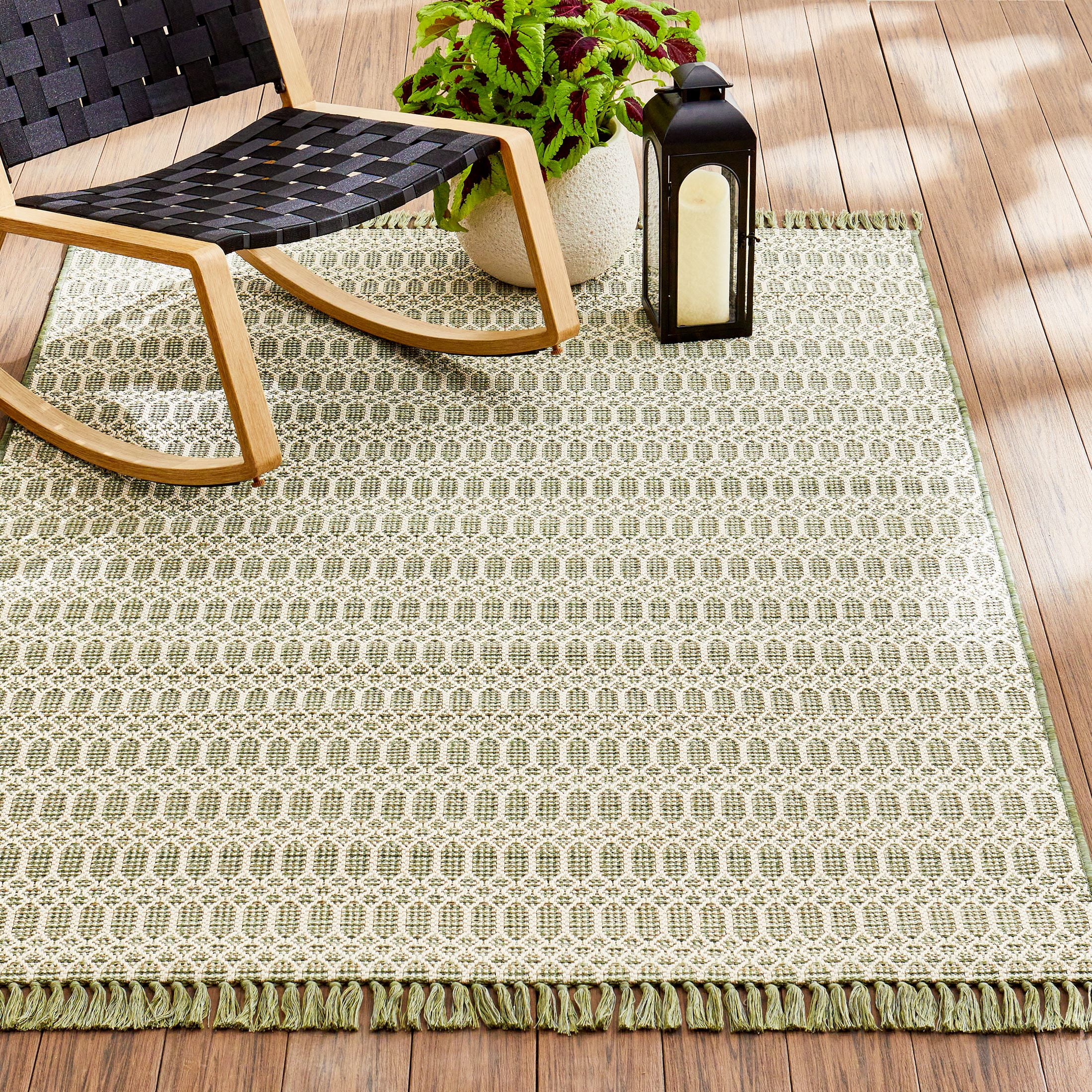 Better Homes & Gardens 7'x10' Green Tassel Outdoor Rug