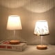 thumbnail image 1 of Lámpara de mesa pequeña con USB de tela de madera maciza creativa, lámpara de noche para dormitorio, estudio, dormitorio, luz LED de noche, lámpara de ambiente decorativa, 1 of 3
