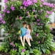 thumbnail image 1 of Adornos de jardín luminosos alimentados por energía solar - Decoración colgante de resina de dos para patios, balcóns y espacios exteriores, 1 of 7