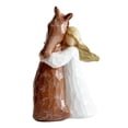 thumbnail image 1 of Figura de resina pintada a mano de niña abrazando a un caballo, con las manos unidas, ángel o estatua familiar. Regalos sentimentales para mujeres., 1 of 8