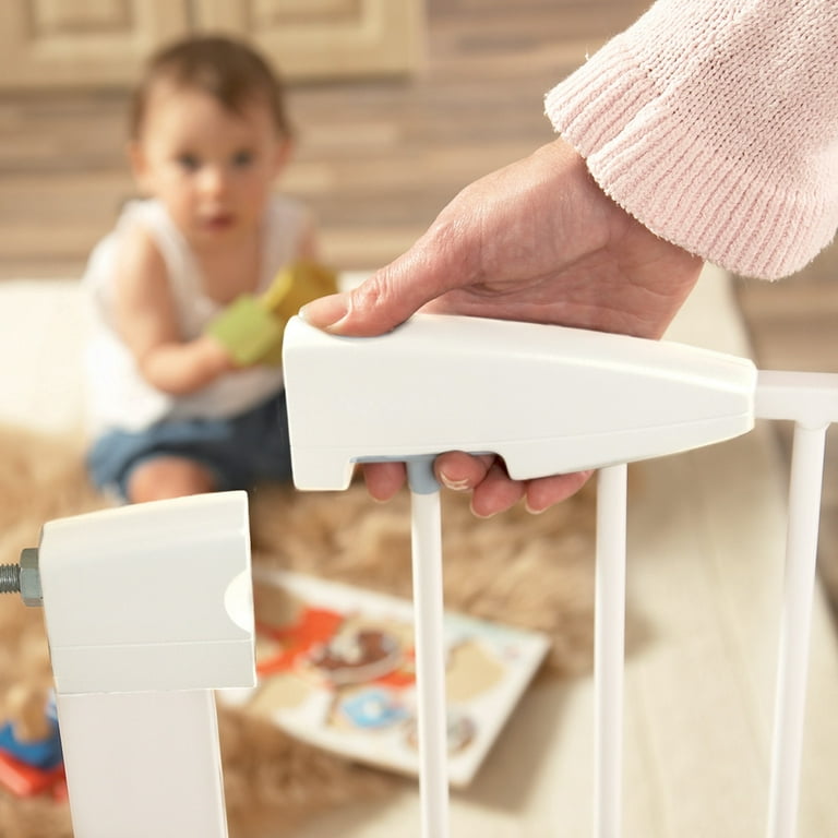Munchkin walk hotsell through baby gate