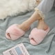 thumbnail image 3 of Pantuflas peludas para mujer con banda cruzada y espuma viscoelástica, zapatillas de casa con punta abierta, 3 of 5