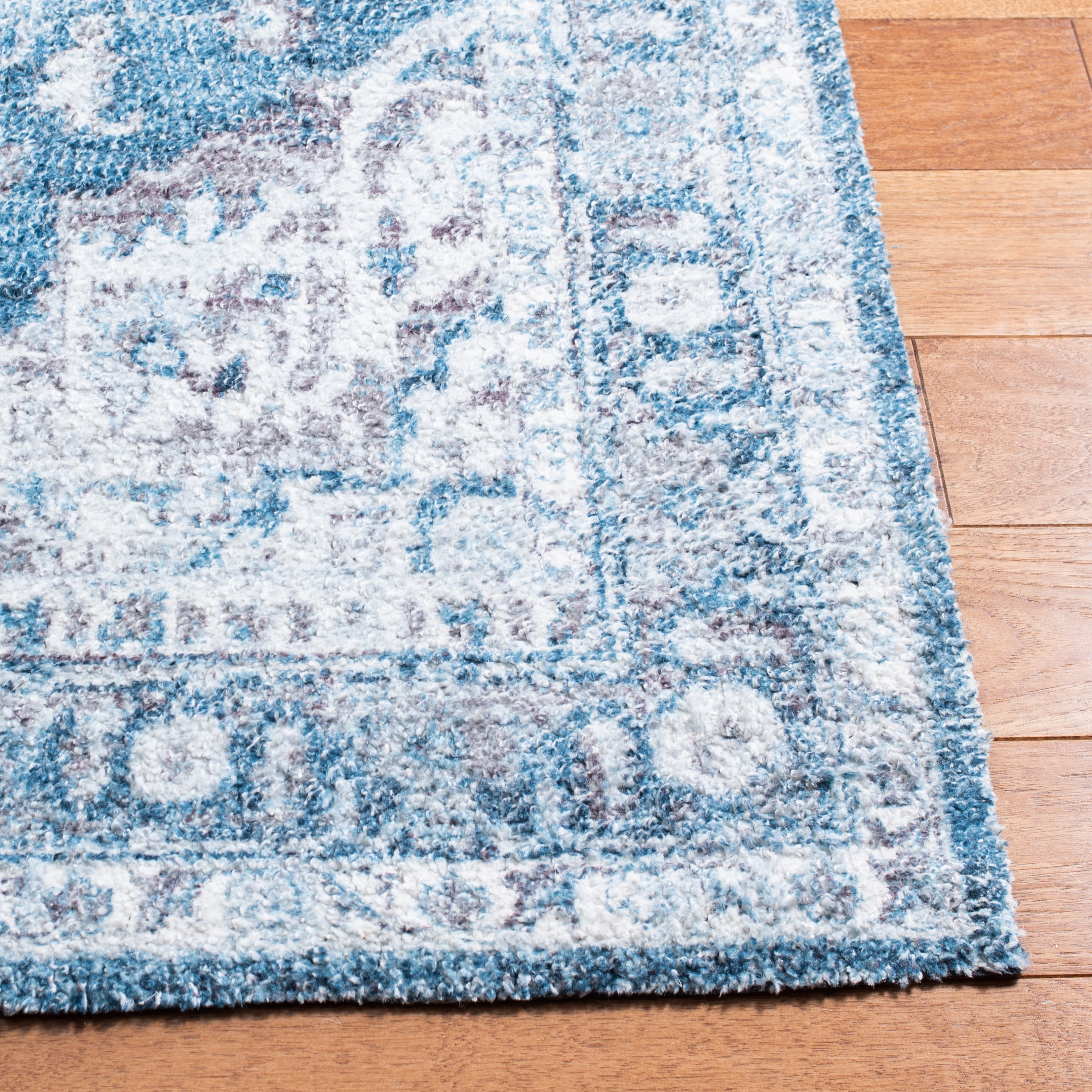 SAFAVIEH Classic Vintage Ramona Medallion Area Rug, Blue/Grey, 6' x 6' Square