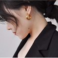 thumbnail image 5 of Pendientes de aro anchos y gruesos de acero inoxidable de tres aros planos de oro amarillo de 14 quilates para mujeres y niñas, orejas sensibles, delicadas, hipoalergénicas, 5 of 5