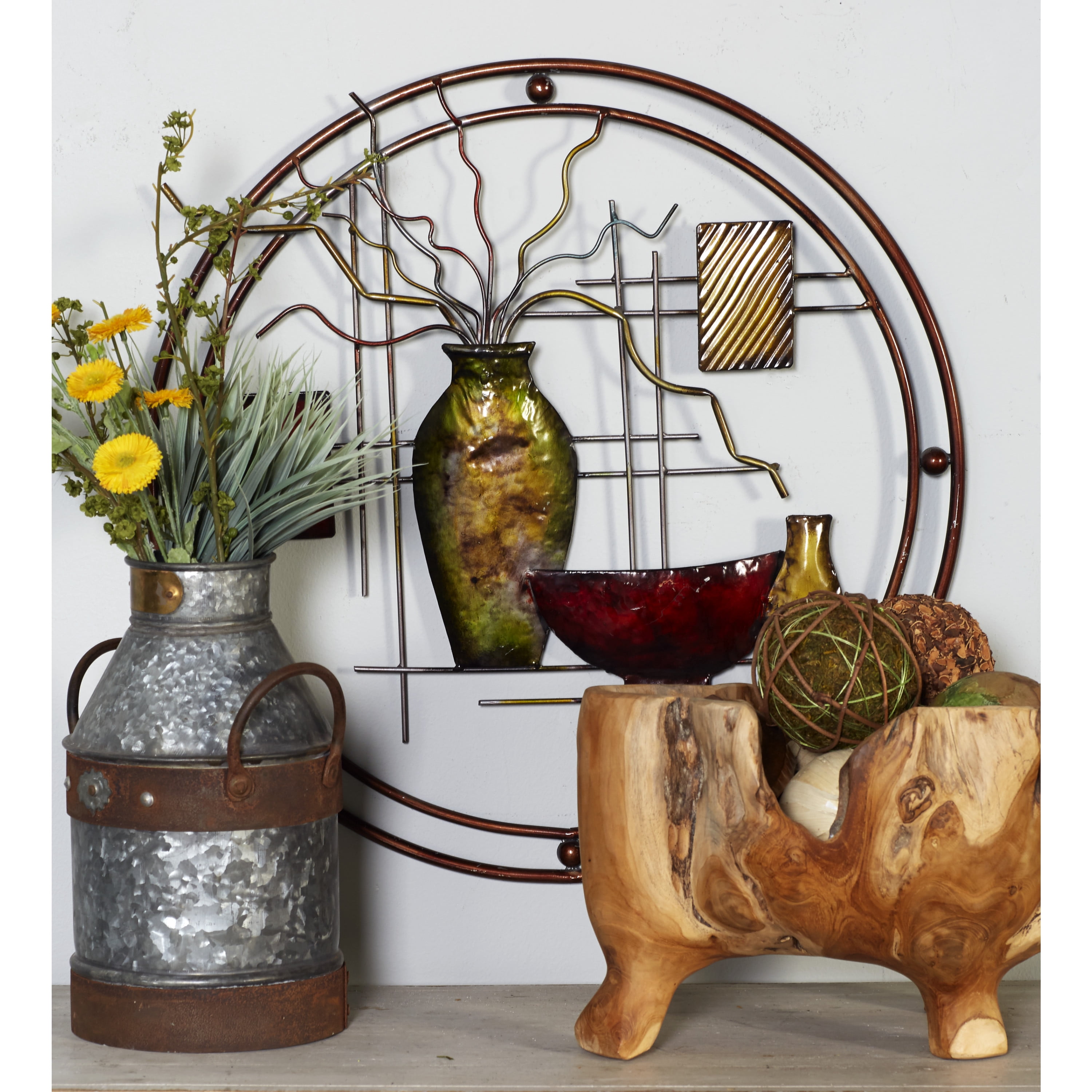 DecMode Traditional Metal Round Wall Décor, 24"W x 22"H Features